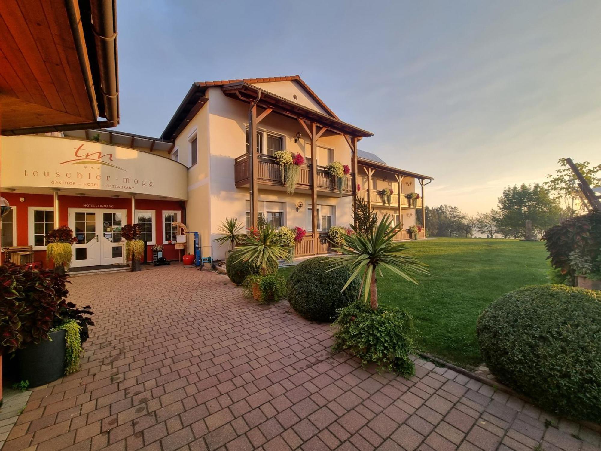 Hotel-Restaurant Teuschler-Mogg Bad Waltersdorf Inklusiv Genusscard Εξωτερικό φωτογραφία