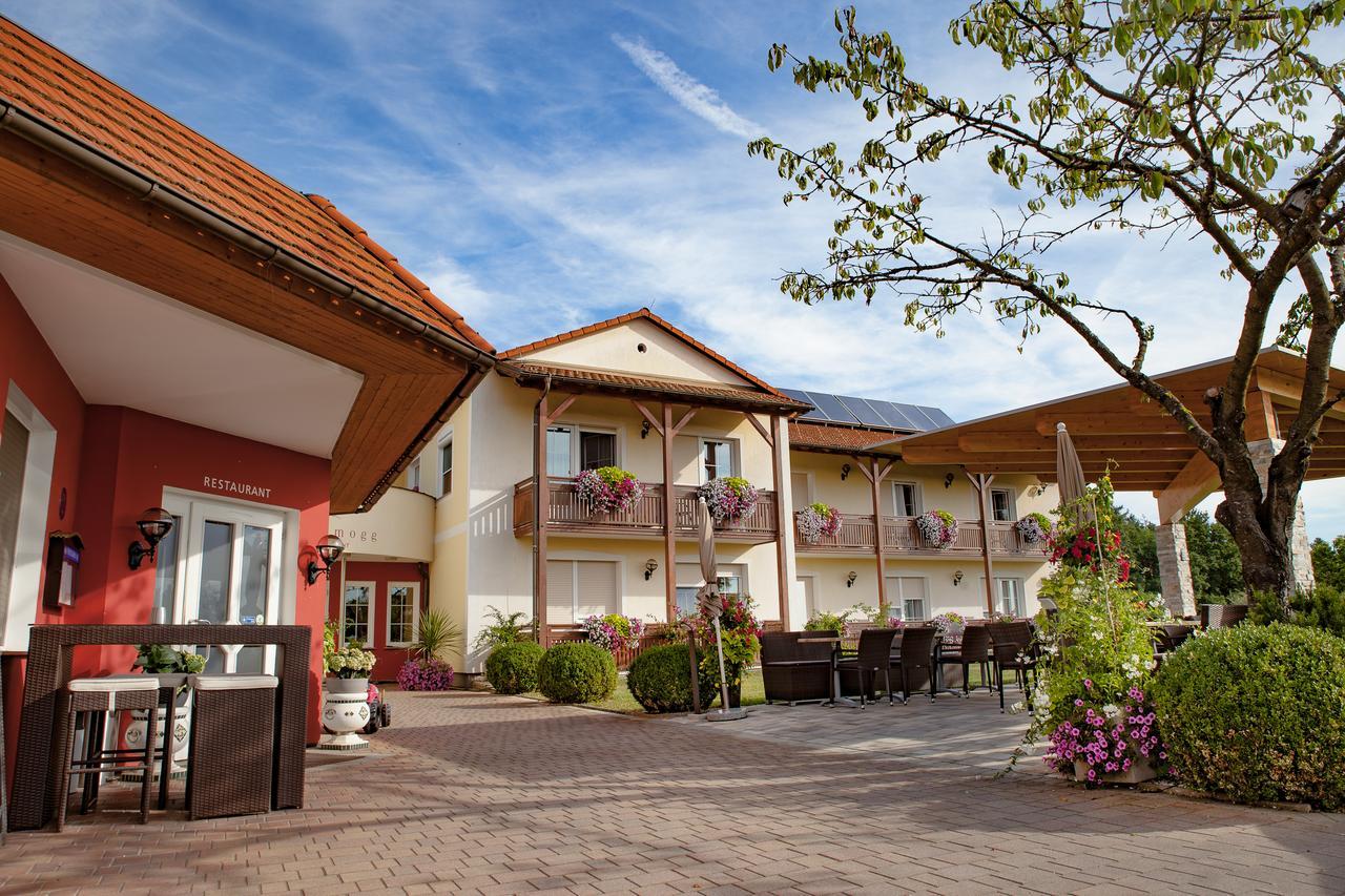 Hotel-Restaurant Teuschler-Mogg Bad Waltersdorf Inklusiv Genusscard Εξωτερικό φωτογραφία